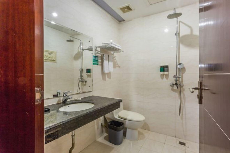 Bathroom 3, Yinwan Hotel( South China country garden store), Guangzhou