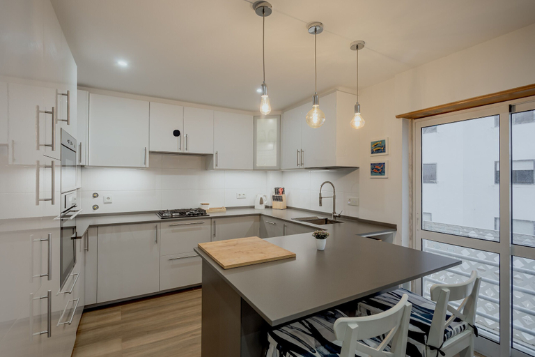 Room 3, Carcavelos Bright Modern Apartment by Homing, Cascais