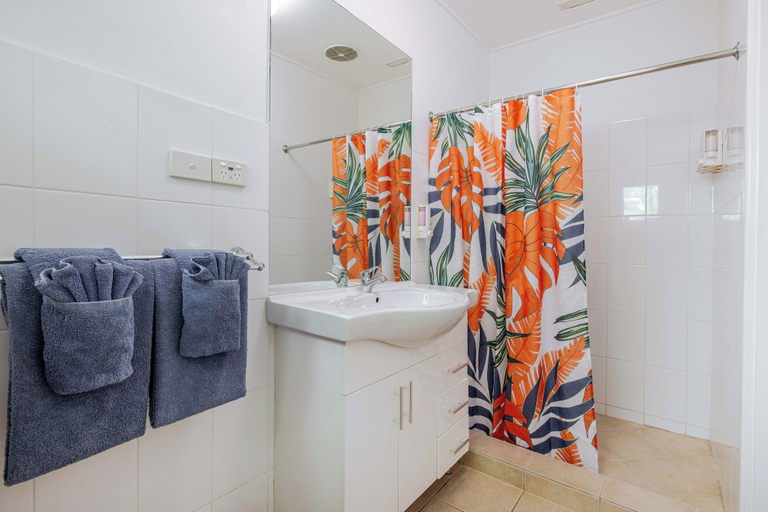 Bathroom 4, Port Douglas Motel, Douglas
