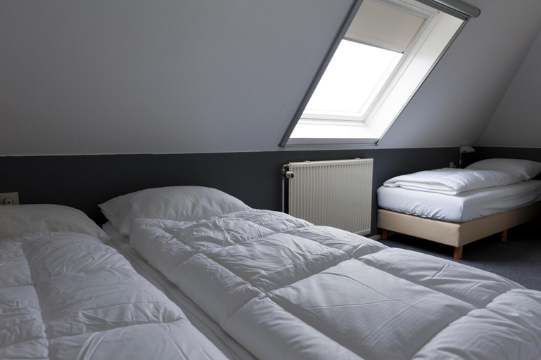 Room 4, Holiday Home With Sauna and Outdoor spa, Tytsjerksteradiel