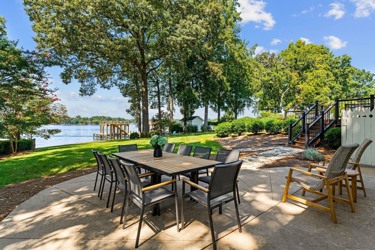 Interior 4, Lakefront Living, Iredell