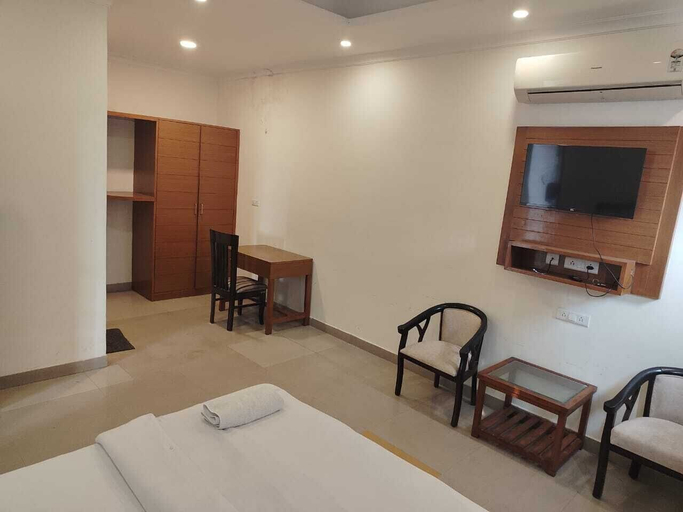 Room 4, Hotel Atlantiis Suites by Signature Stays, Delhi