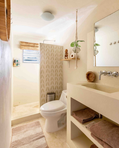 Room 2, Dreamer Economy Room, Sosua