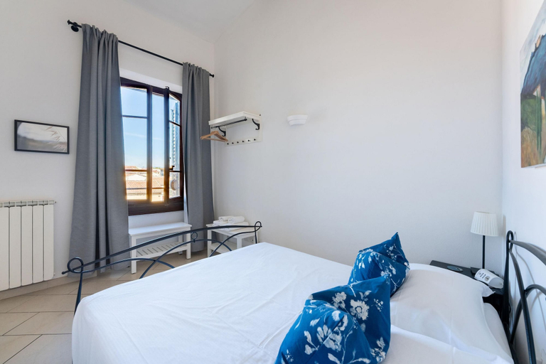 Bedroom 3, Porcellana Apartment, Florence