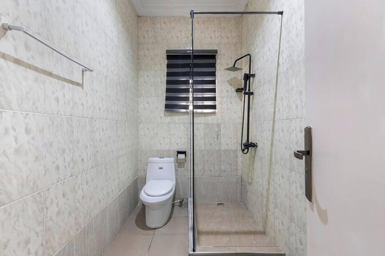 Bathroom, The Bless Navic Hotel, Oboma Ngwa
