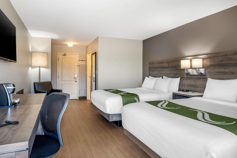 Bedroom 3, Amsterdam Inn & Suites, an Ascend Collection Hotel, York