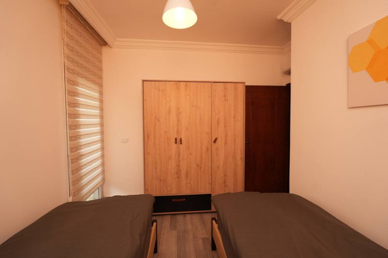 Room 5, The Orange Apartment Badaro 3 Bdrm 24 7 Elect, Beirut