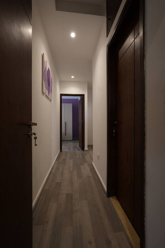 Room 4, The Purple Apartment Badaro 3 Bdrm 24 7 Electric, Beirut