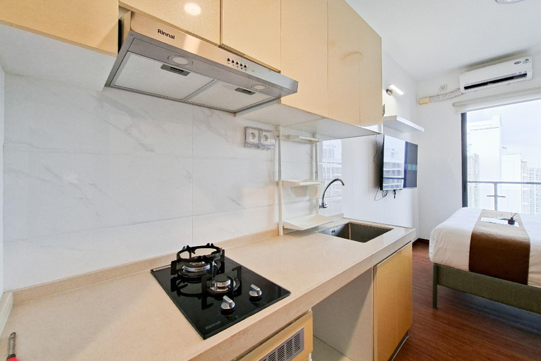 Others 5, Cozy in Simple Studio at Sky House BSD By Travelio, Tangerang Selatan