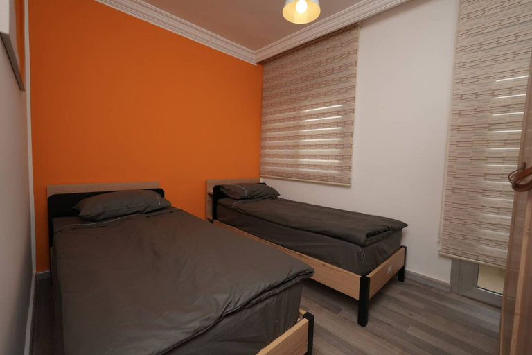 Room 3, The Orange Apartment Badaro 3 Bdrm 24 7 Elect, Beirut