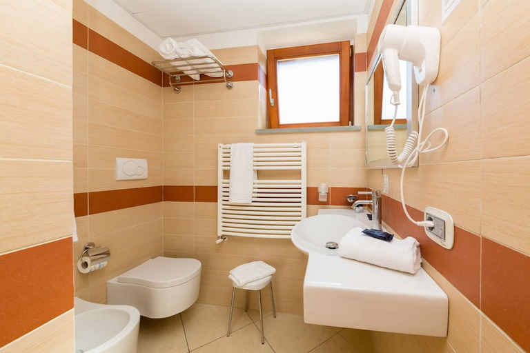 Bathroom 4, Valtur Baia del Gusmay Beach Resort, Foggia