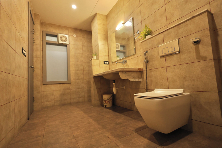 Bathroom, OnlyStay Kirpalu Dham - Opp. Prem Mandir, Vrindavan, Mathura