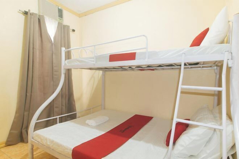 Bedroom 2, RedDoorz @ Yssa Ademar near Robinsons Jaro, Iloilo City