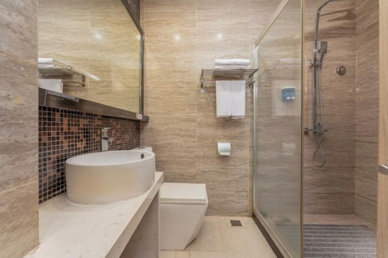 Bathroom 3, Enping Jindao Business Hotel, Jiangmen