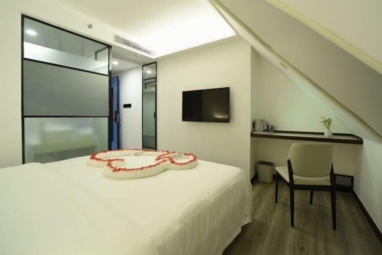 Bedroom 2, Qunxian Hotel, Guangzhou