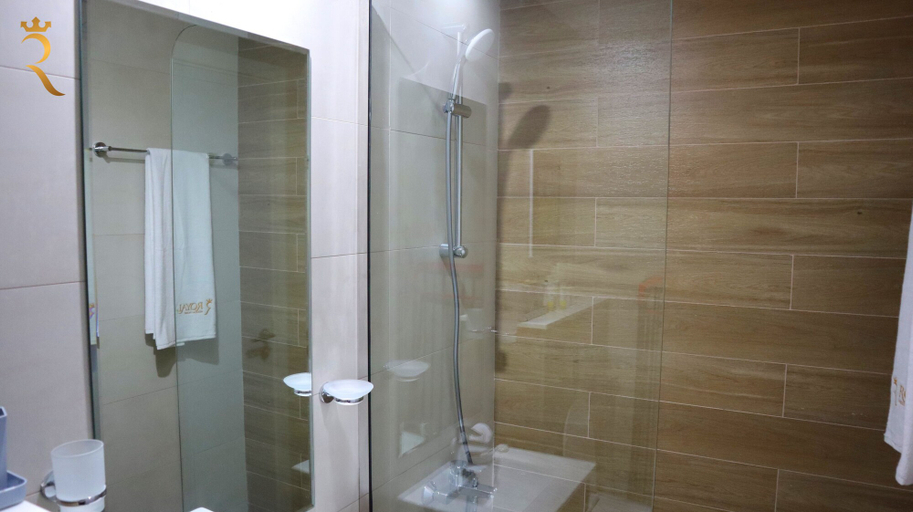 Bathroom 5, Masdar Oasis 2 Design Apartments By Rhh, Abu Dhabi City