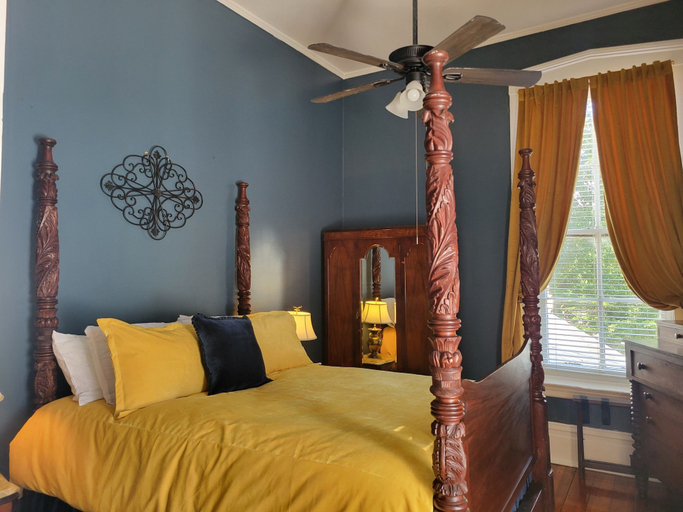 Room 3, Baer House Inn, Warren