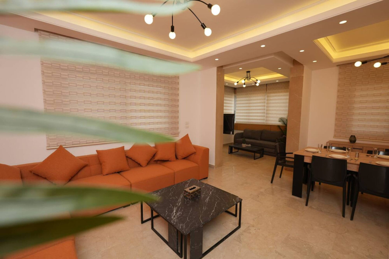 Room 2, The Orange Apartment Badaro 3 Bdrm 24 7 Elect, Beirut