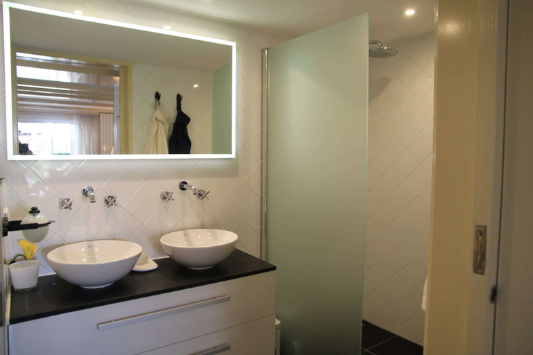 Bathroom 4, Studio near Heiloo Woods and Egmond Beach, Heiloo