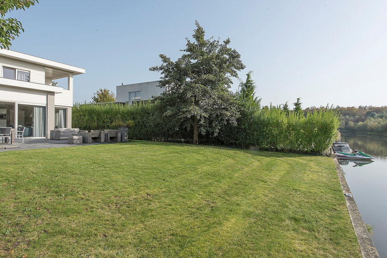 Others 3, Luxury Villa in Harderwijk With Garden, Zeewolde
