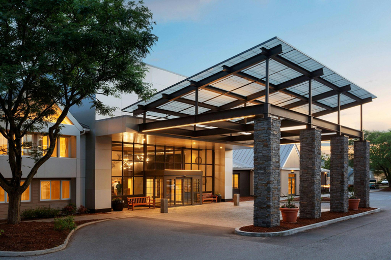 Exterior & Views, Delta Hotels Burlington, Chittenden