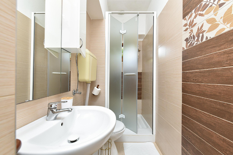 Bathroom 3, Spacious apartment with garden, Poreč