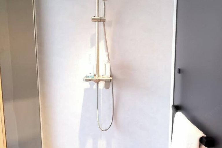 Bathroom 4, Super 8 Lechang Shaoguan Renmin Middle Road, Shaoguan