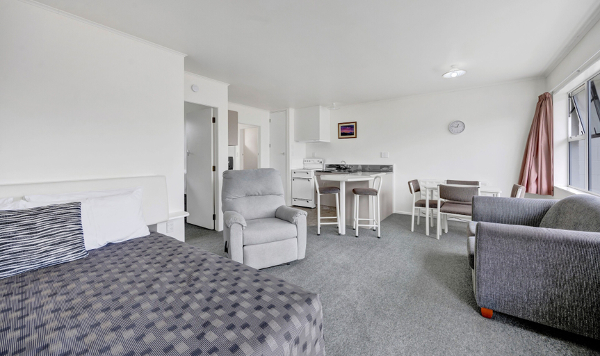 Others 5, Avon Motel, South Taranaki
