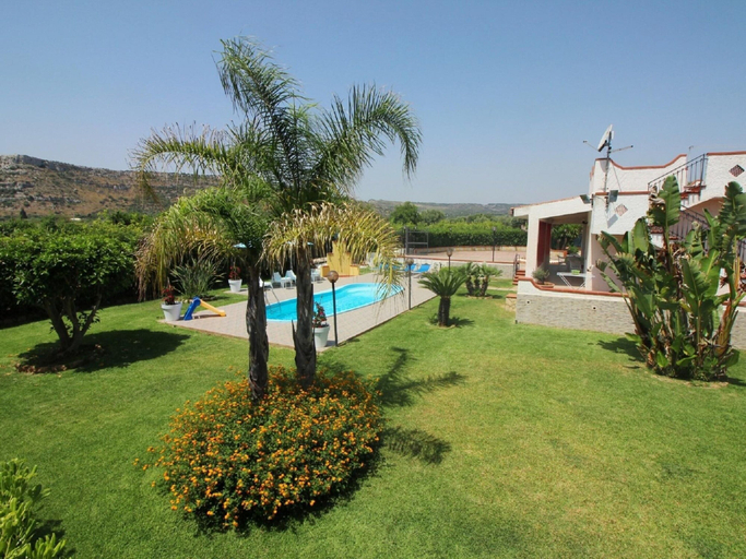 Pool 4, Fabulous Child-friendly Villa in Syracuse, Syracuse