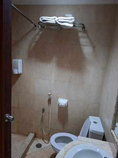 Bathroom 5, Mega Cikini, Jakarta Pusat