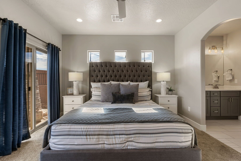 Room 2, Zion Adventure 6 Bedroom Townhouse, Washington