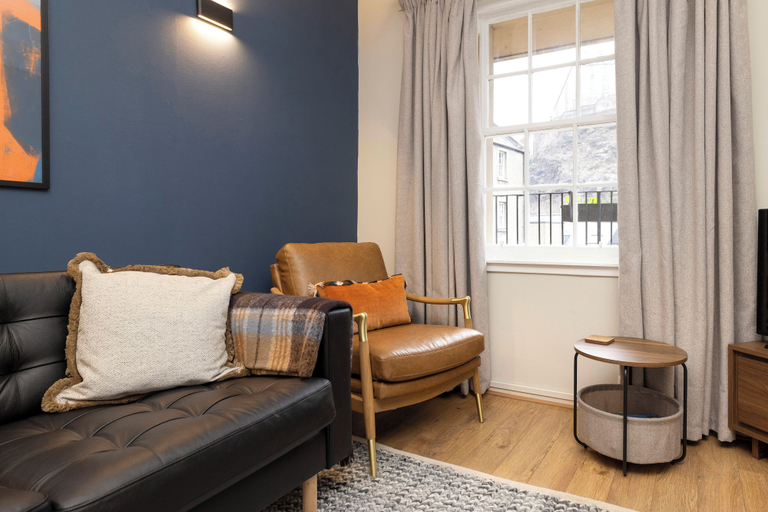 Others 4, JOIVY Stylish Castle View Apartment, Edinburgh