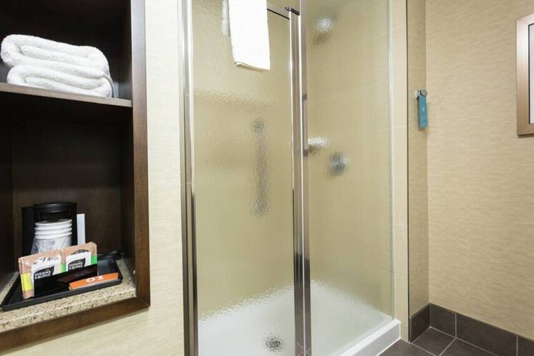 Bathroom, Hampton Inn by Hilton Elliot Lake, Ontario, Algoma