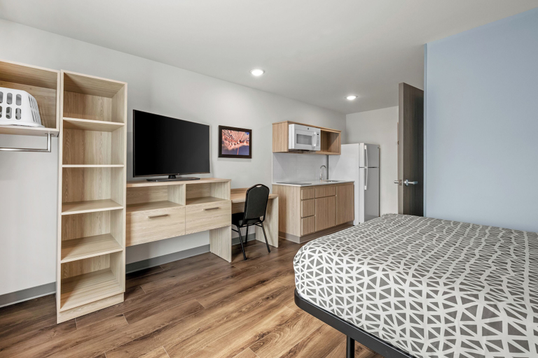 Room 4, WoodSpring Suites Charlotte Northlake, Mecklenburg