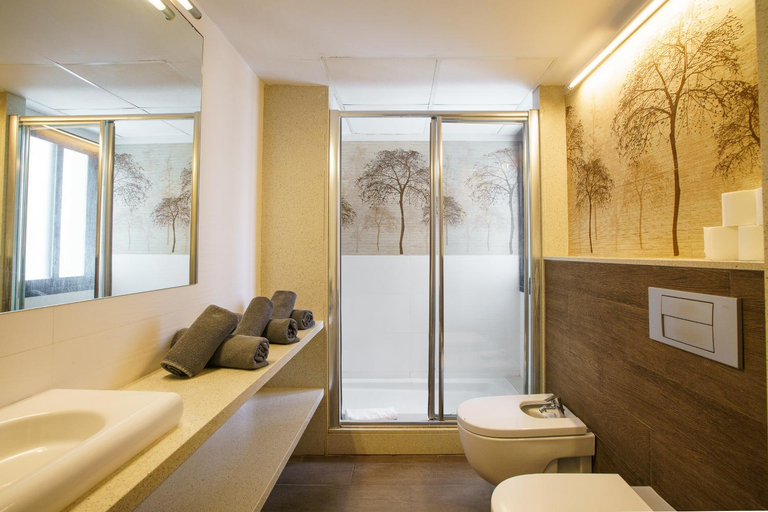 Bathroom 5, Apartamentos San Francisco, Baleares