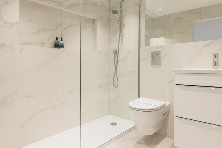 Bathroom 3, Edinburgh Aparthotel, Edinburgh