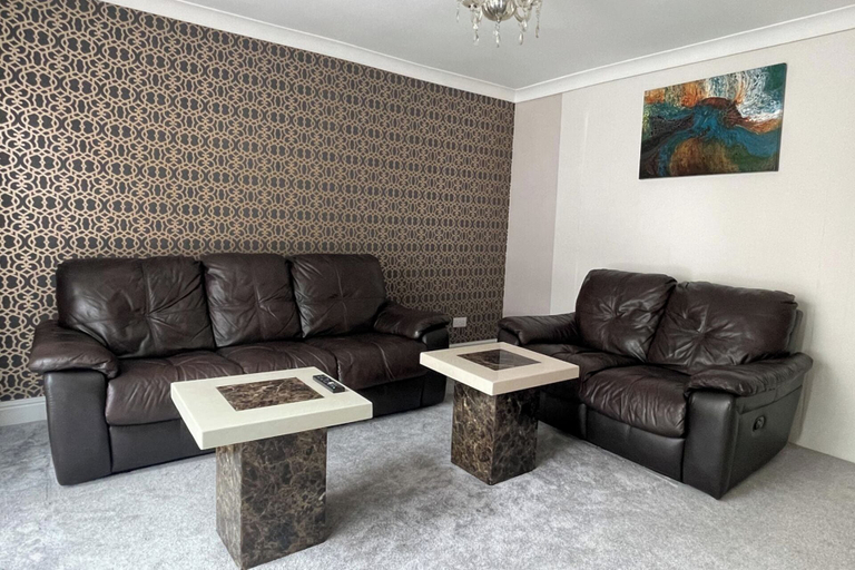 Living area, Luxurious Kitchen Lrg Bedrooms Holiday Freeparking, Luton