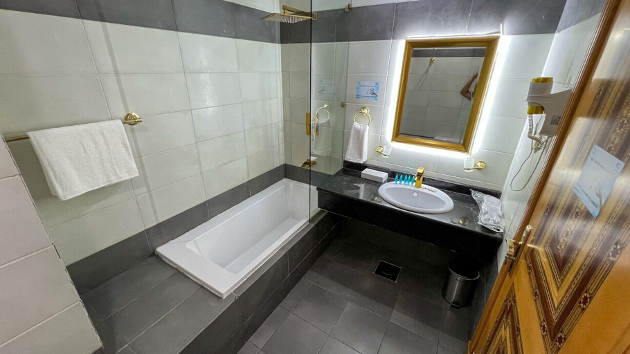 Bathroom 5, Rahaf Al Mashaer Hotel, Makkah