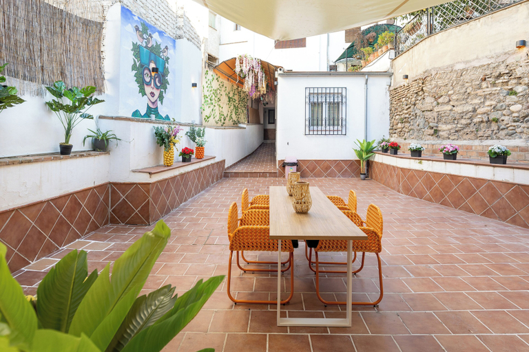 Outdoor dining, Pink Sparrow, Granada