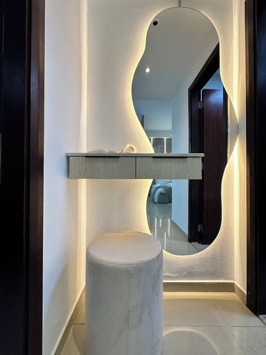 Interior 5, Stylish Studio with Stunning Canal View, Dubai
