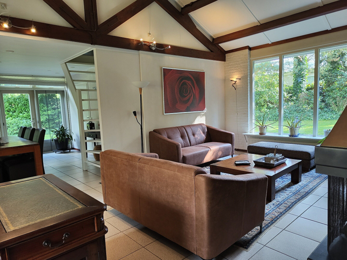Living room 5, Spacious Holiday Home in Garderen near Forest, Barneveld