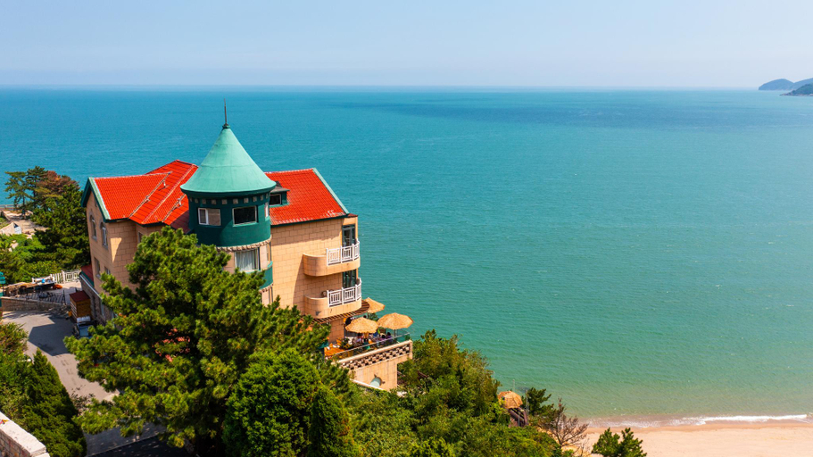 Exterior view, Qingdao Momer Cliff Ocean View Villas