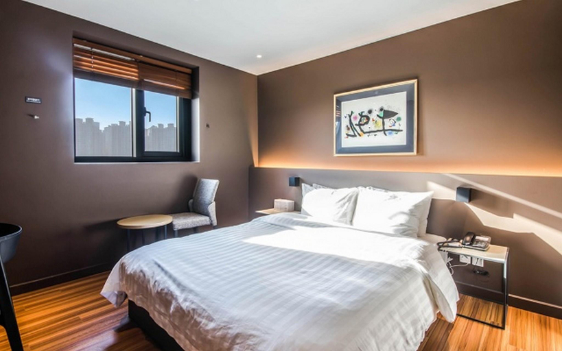 Bedroom 4, Busan Myeongji Brown Dot, Gangseo