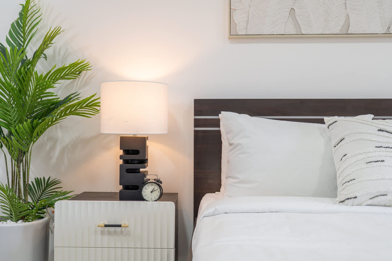 Room 2, A Gorgeous Studio in Zen 20 That Sleeps 2, Dubai