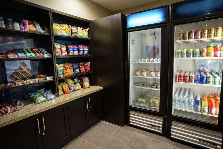 Food & Drinks 5, Hampton Inn by Hilton Elliot Lake, Ontario, Algoma