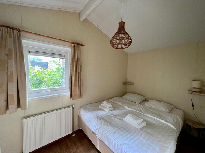 Bedroom 2, Chalet in Voorthuizen With Indoor Pool, Barneveld
