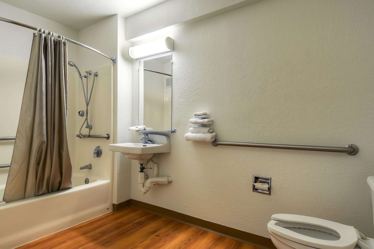 Bathroom 4, Motel 6 Westminster South - Long Beach, Orange