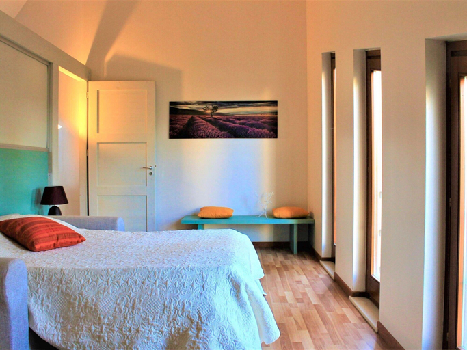 Room 4, Villa in Valderice With Pool and Garden, Trapani