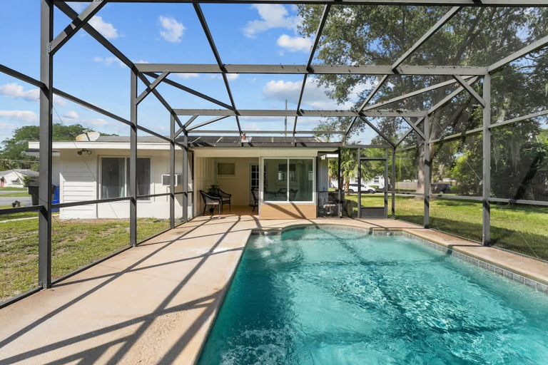 Room 3, Lake Toho Parks Pool Fishing Sleeps 8, Osceola