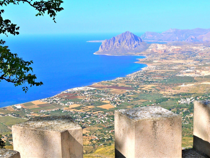 View from property 4, Villa in Valderice With Pool and Garden, Trapani